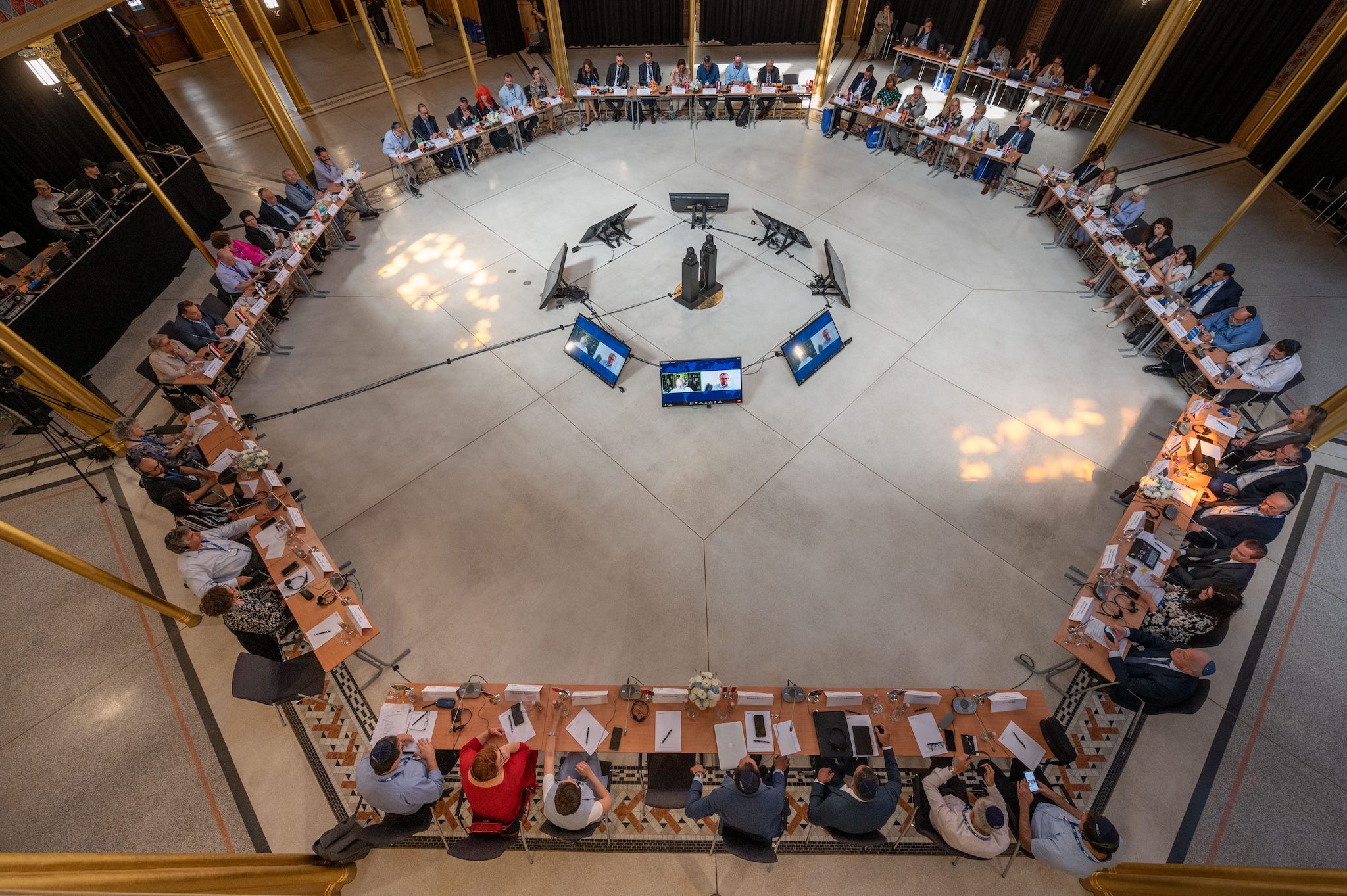 7th WJC National Community Directors' Forum meeting in the Rumbach Synagogue in Budaapset